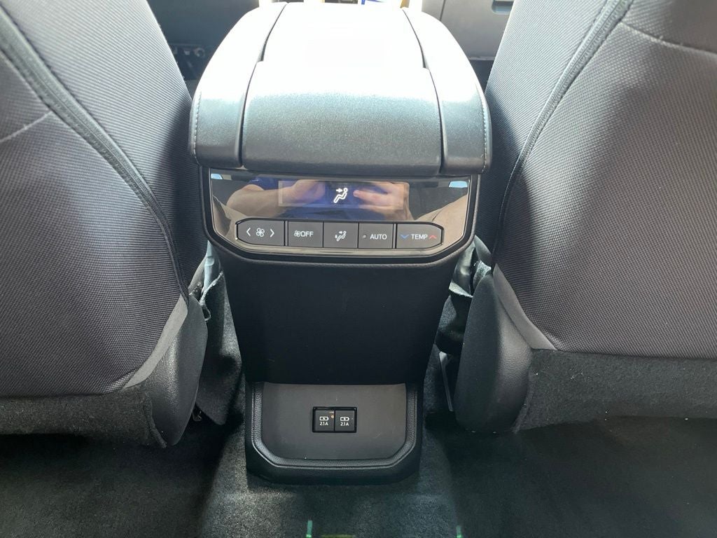 2020 Toyota Highlander LE