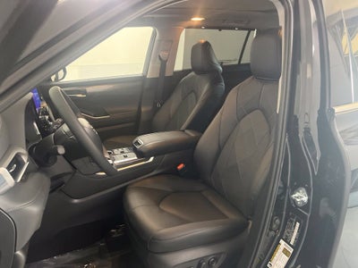 2026 Toyota Highlander Hybrid Platinum