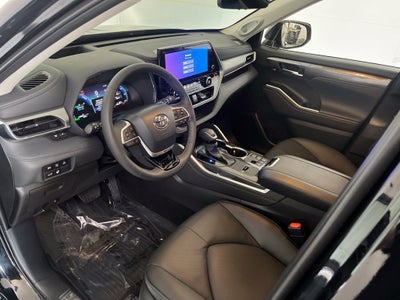 2026 Toyota Highlander Hybrid Platinum