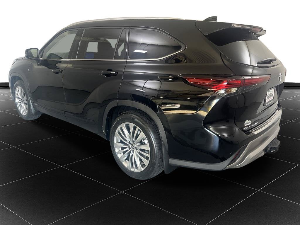 2026 Toyota Highlander Hybrid Platinum