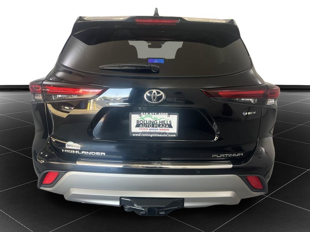 2026 Toyota Highlander Hybrid Platinum