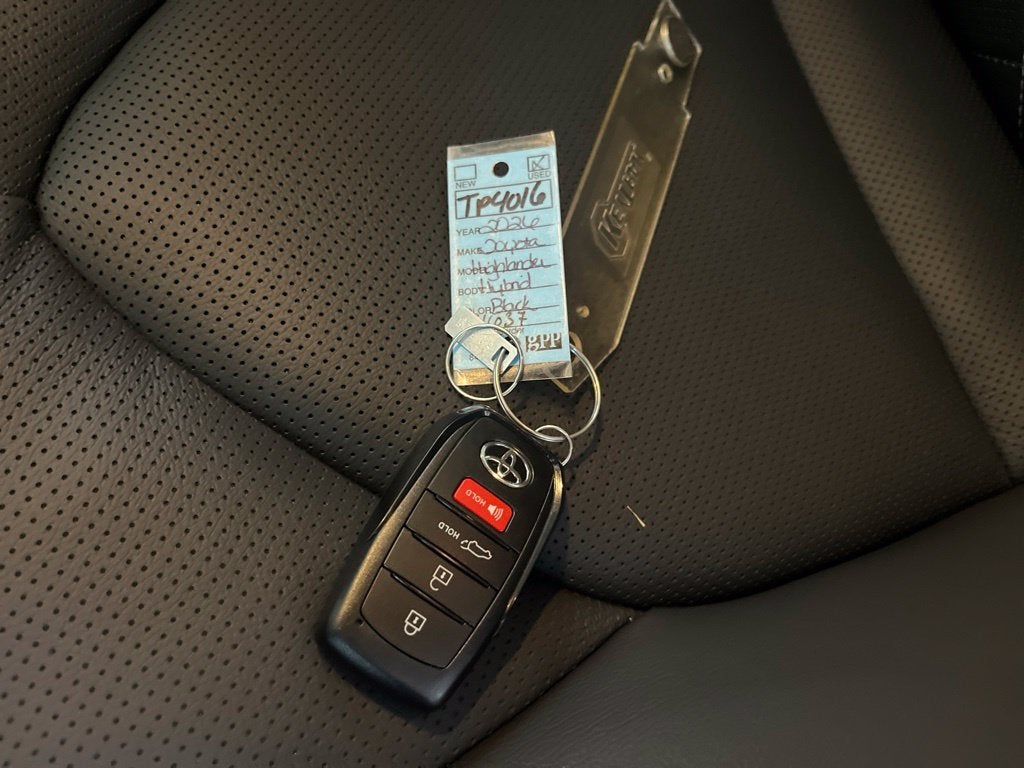 2026 Toyota Highlander Hybrid Platinum