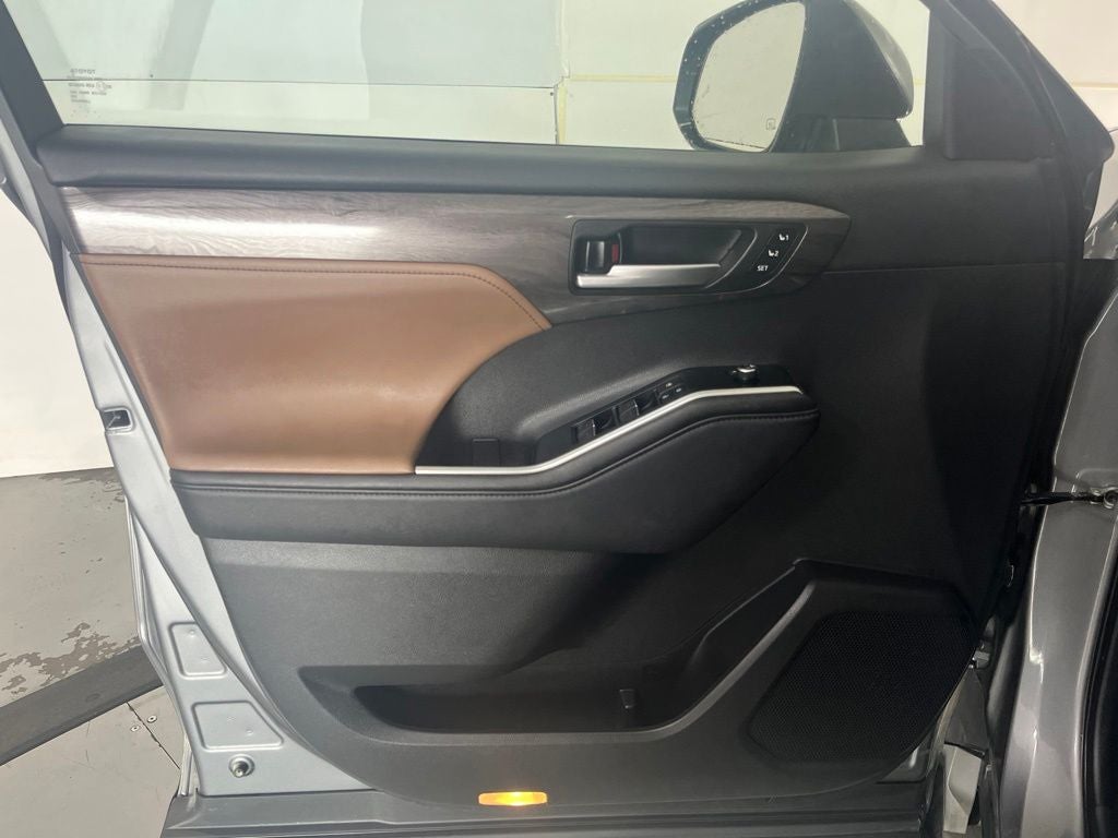 2025 Toyota Highlander Hybrid Limited 25th Edition