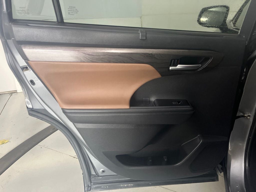 2025 Toyota Highlander Hybrid Limited 25th Edition