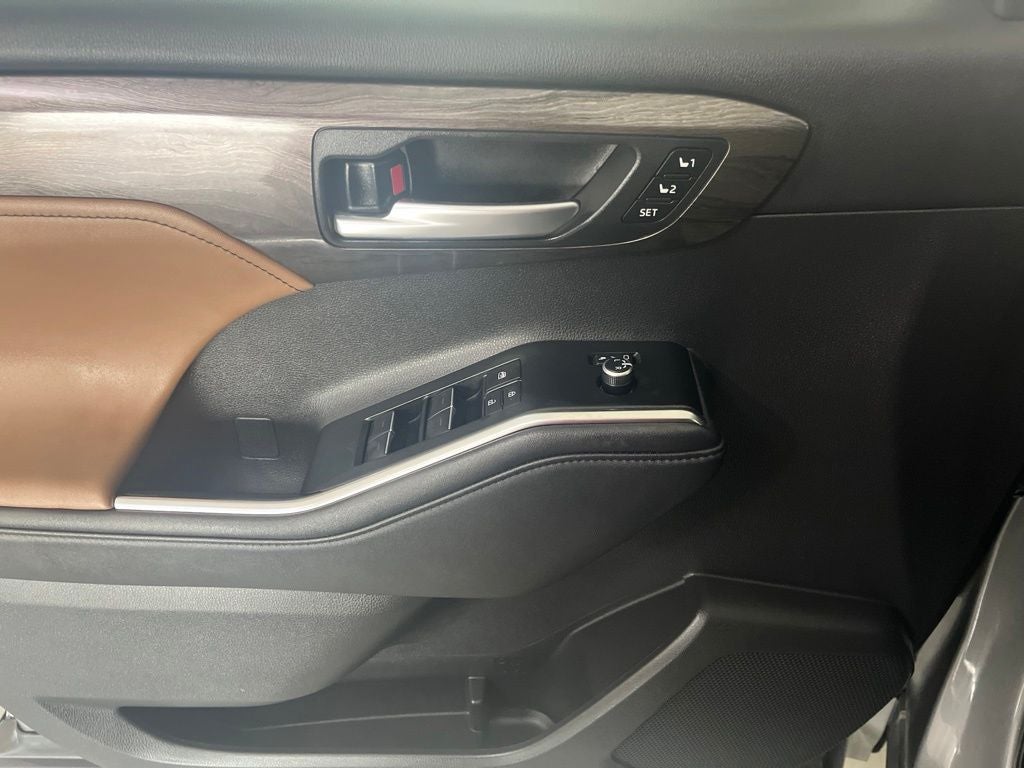 2025 Toyota Highlander Hybrid Limited 25th Edition
