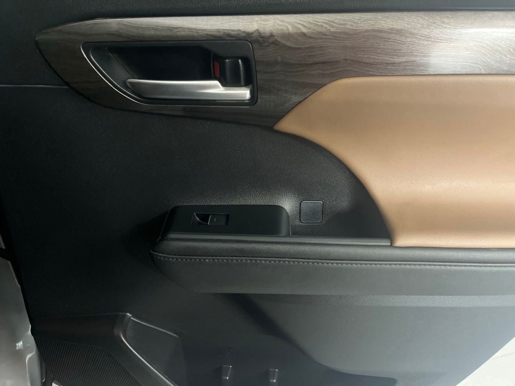 2025 Toyota Highlander Hybrid Limited 25th Edition