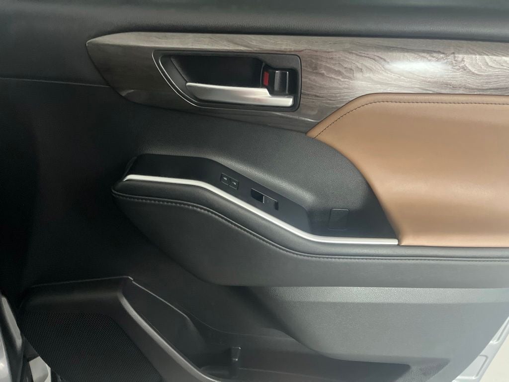 2025 Toyota Highlander Hybrid Limited 25th Edition