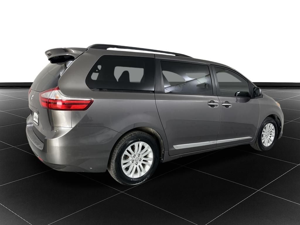2017 Toyota Sienna XLE 7 Passenger