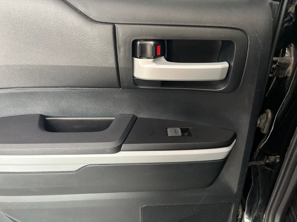 2017 Toyota Tundra SR5