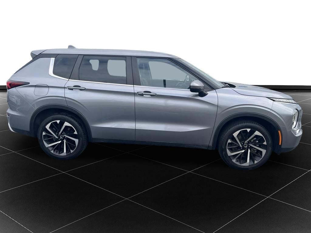 2023 Mitsubishi Outlander SE
