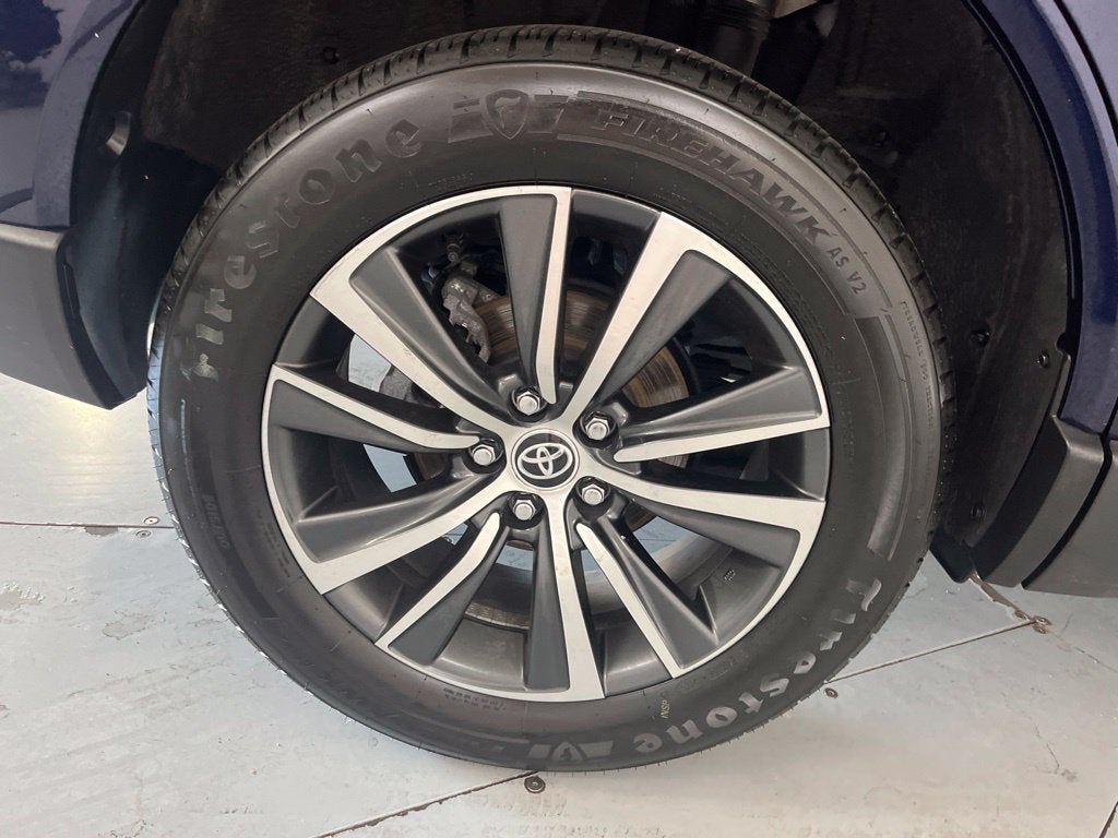 2024 Toyota Venza LE