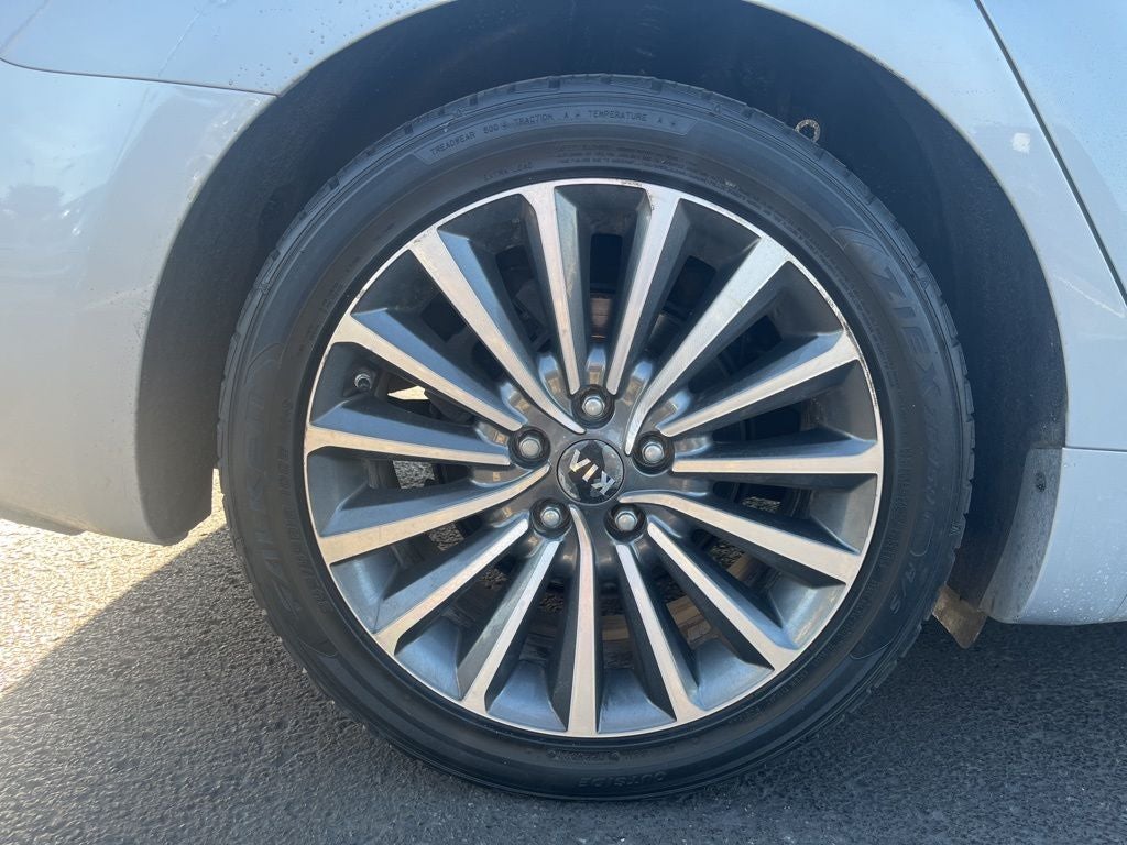 2017 Kia Cadenza Premium