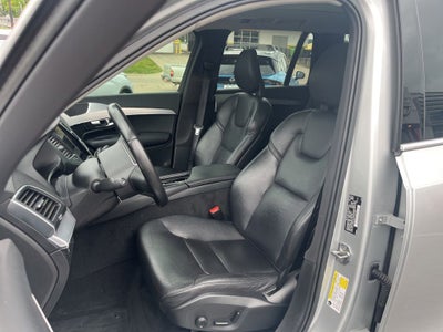 2017 Volvo XC90 T6 Momentum