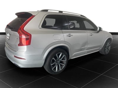 2017 Volvo XC90 T6 Momentum