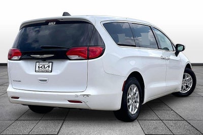 2023 Chrysler Voyager LX