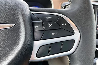 2023 Chrysler Voyager LX