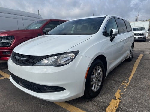 2023 Chrysler Voyager LX