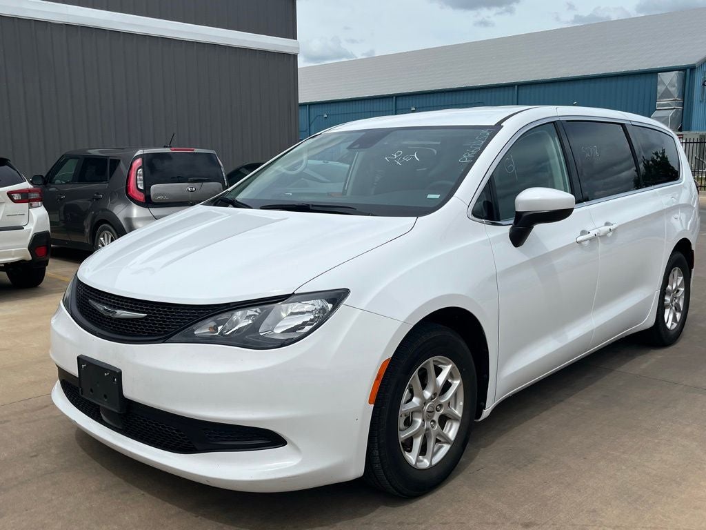 2023 Chrysler Voyager LX