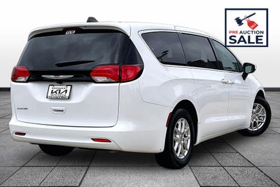 2023 Chrysler Voyager LX