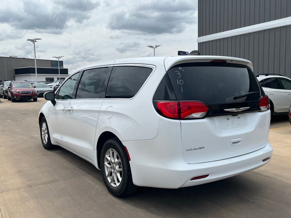 2023 Chrysler Voyager LX