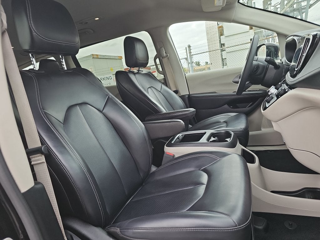2024 Chrysler Pacifica Hybrid Select