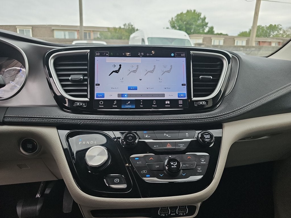 2024 Chrysler Pacifica Hybrid Select