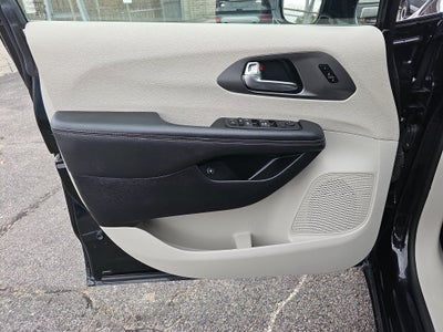 2024 Chrysler Pacifica Hybrid Select