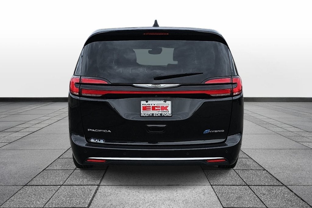 2024 Chrysler Pacifica Hybrid Select