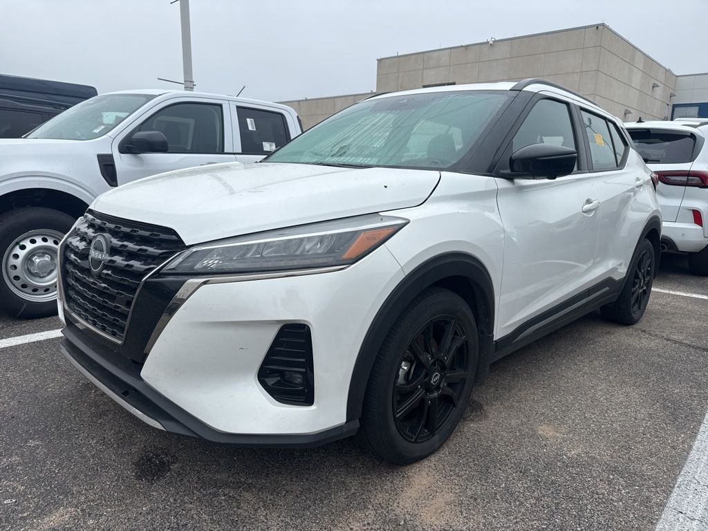 2022 Nissan Kicks SR