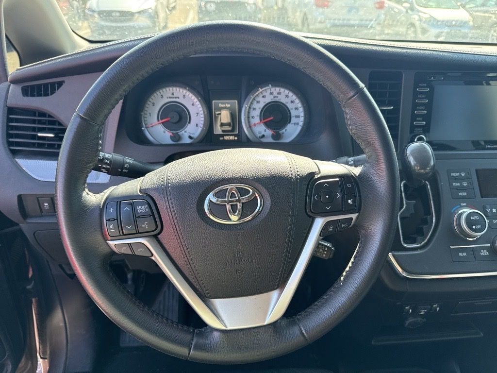 2018 Toyota Sienna SE 8 Passenger
