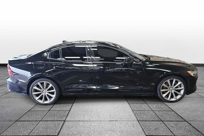 2021 Volvo S60 T6 Momentum