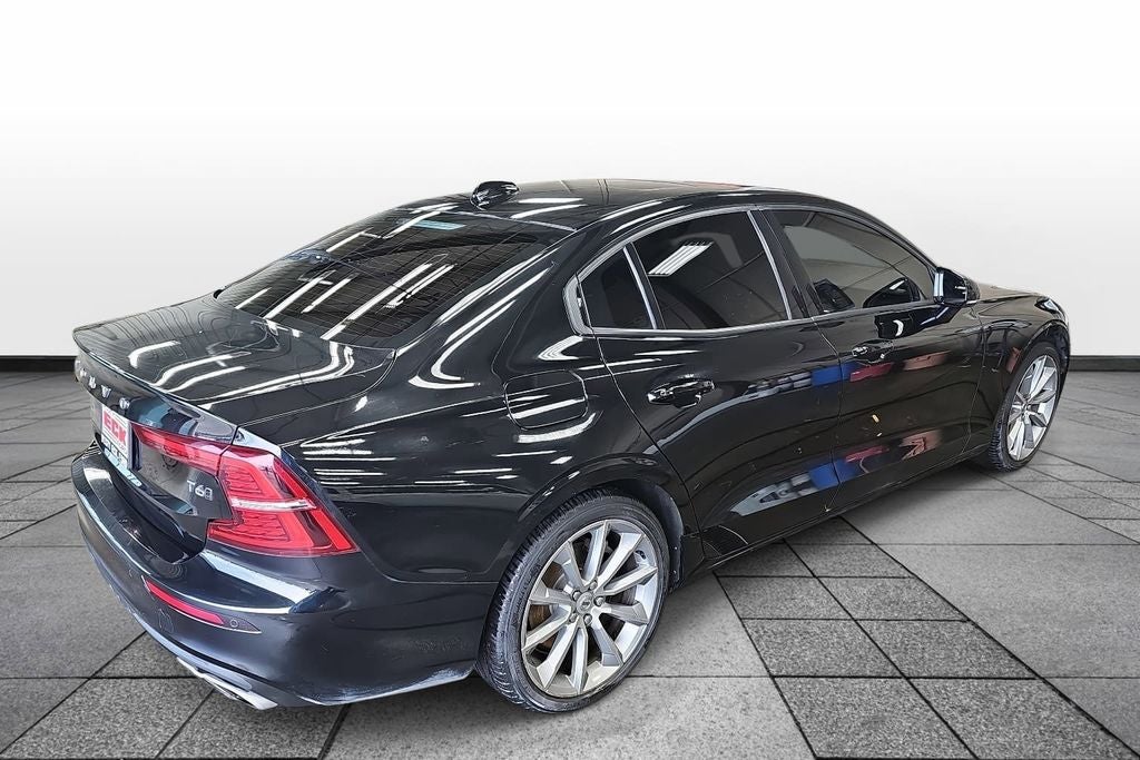 2021 Volvo S60 T6 Momentum