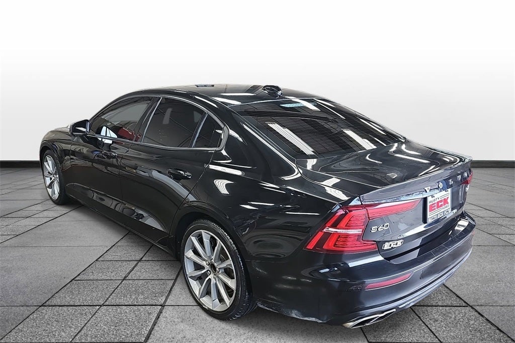 2021 Volvo S60 T6 Momentum