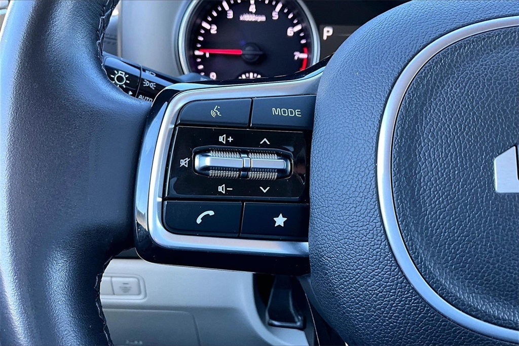 2024 Kia Carnival LX